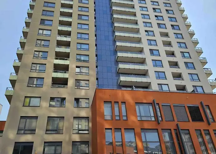 Amazing View-18th Floor-2 Bedrooms Flat - Free Parking * ברטיסלאבה