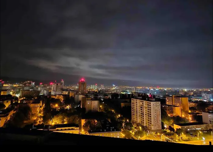 Amazing View-18th Floor-2 Bedrooms Flat - Free Parking * ברטיסלאבה