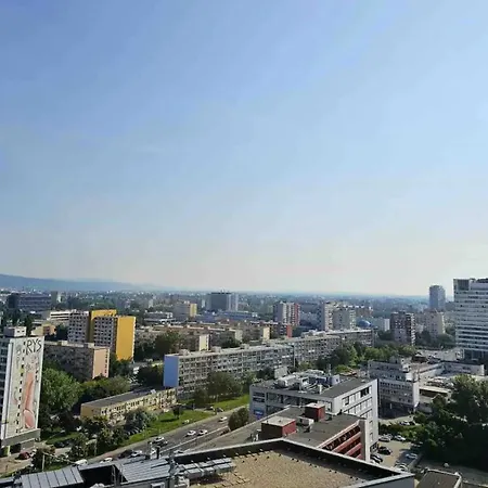 アパート Amazing View-18th Floor-2 Bedrooms Flat - Free Parking ブラチスラヴァ